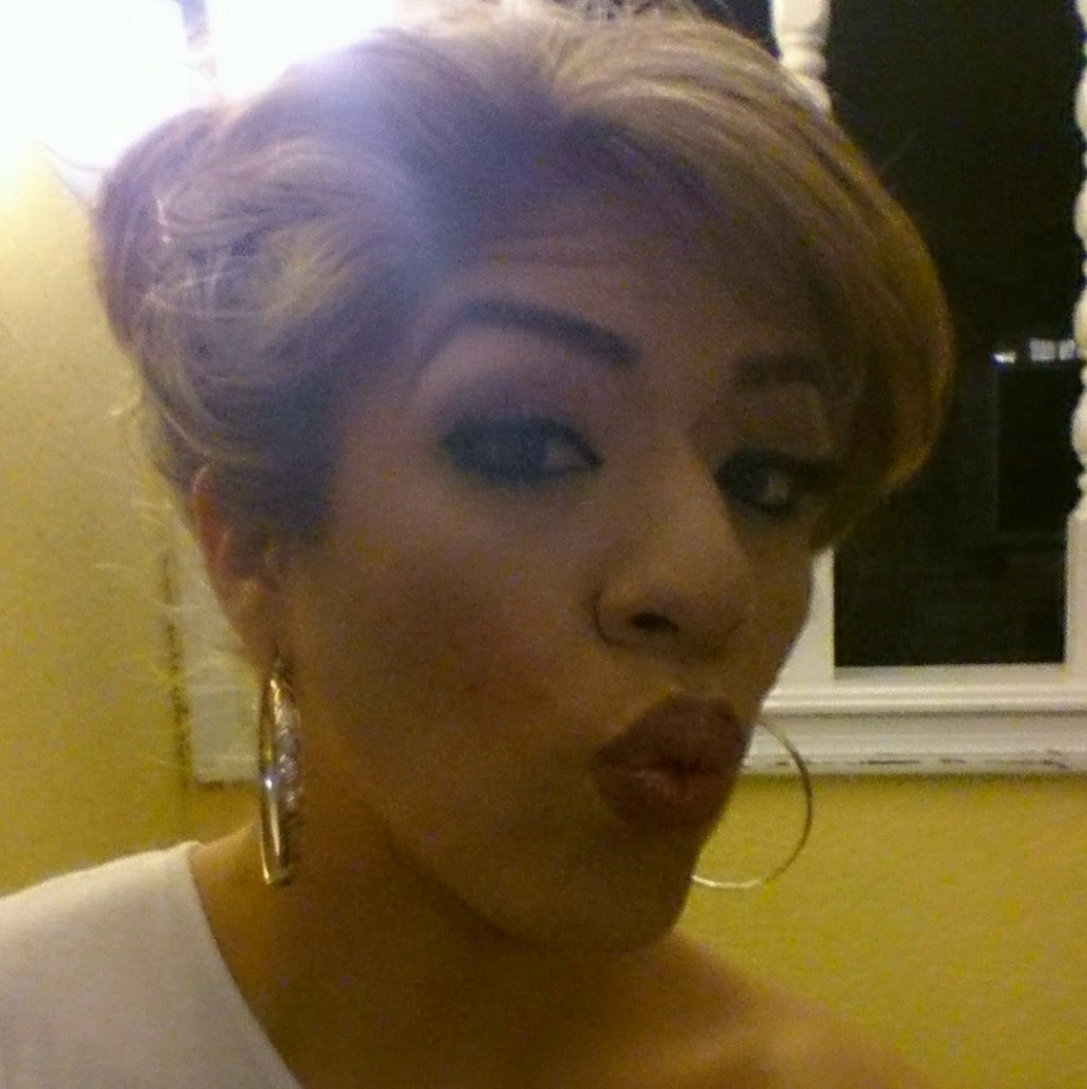 Meet your Posher, Raquel
